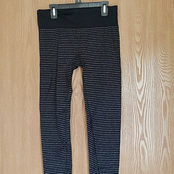 Athleta Pants - Athleta stripped leggings